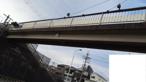 堺市の歩道橋にて補修工事を行いました。